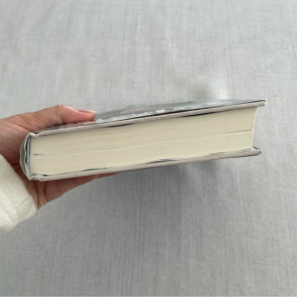 Becoming - Large Print by Michelle Obama - Picture 3 of 7